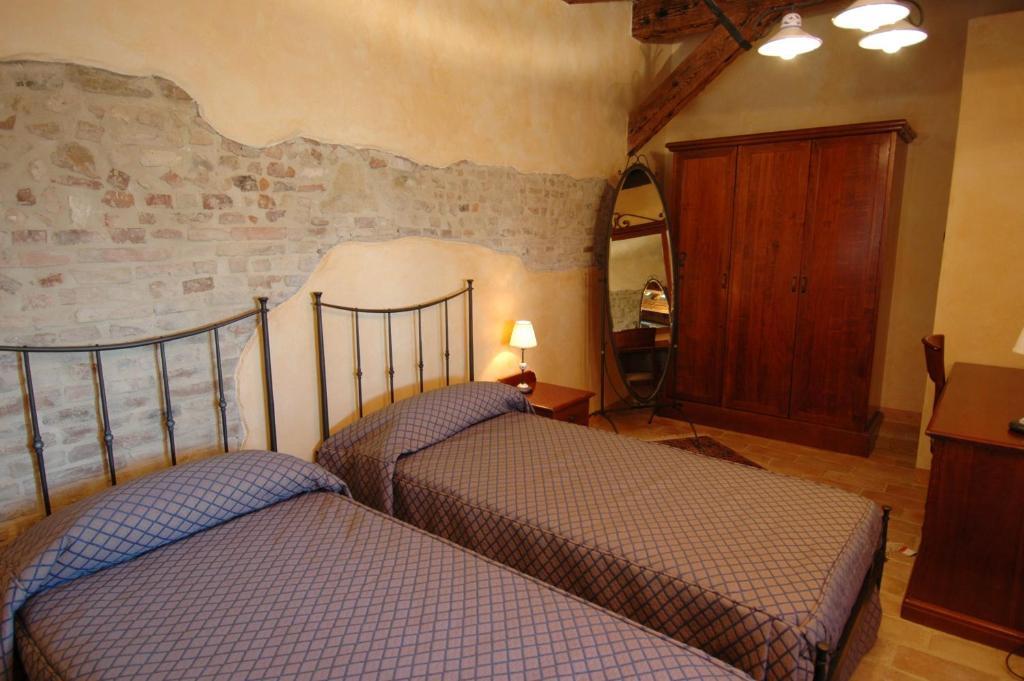 Hotel Castello Montegiove Fano Habitación foto